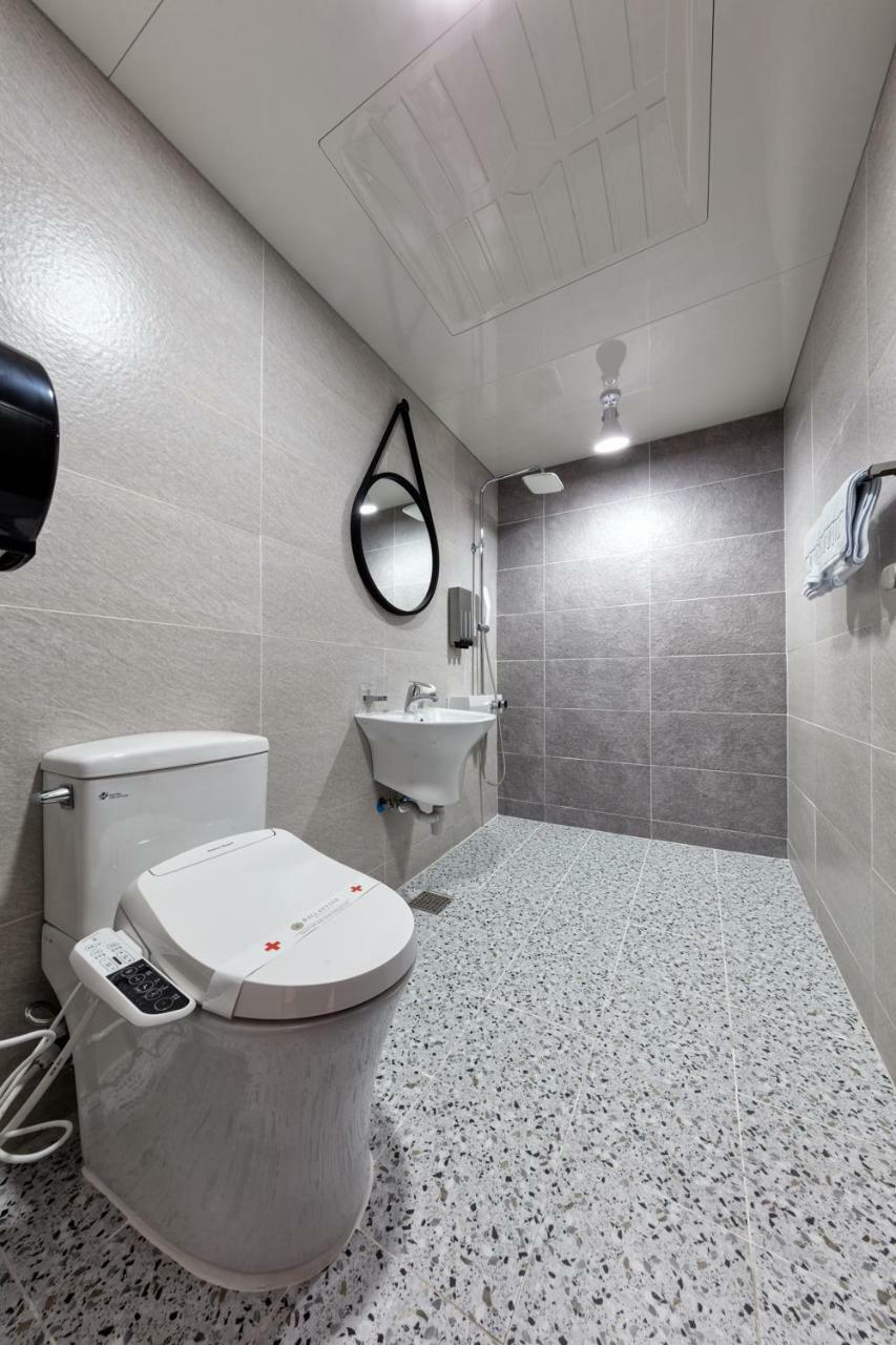 Ballantine Business Hotel Gwangju Metropolitan City Buitenkant foto